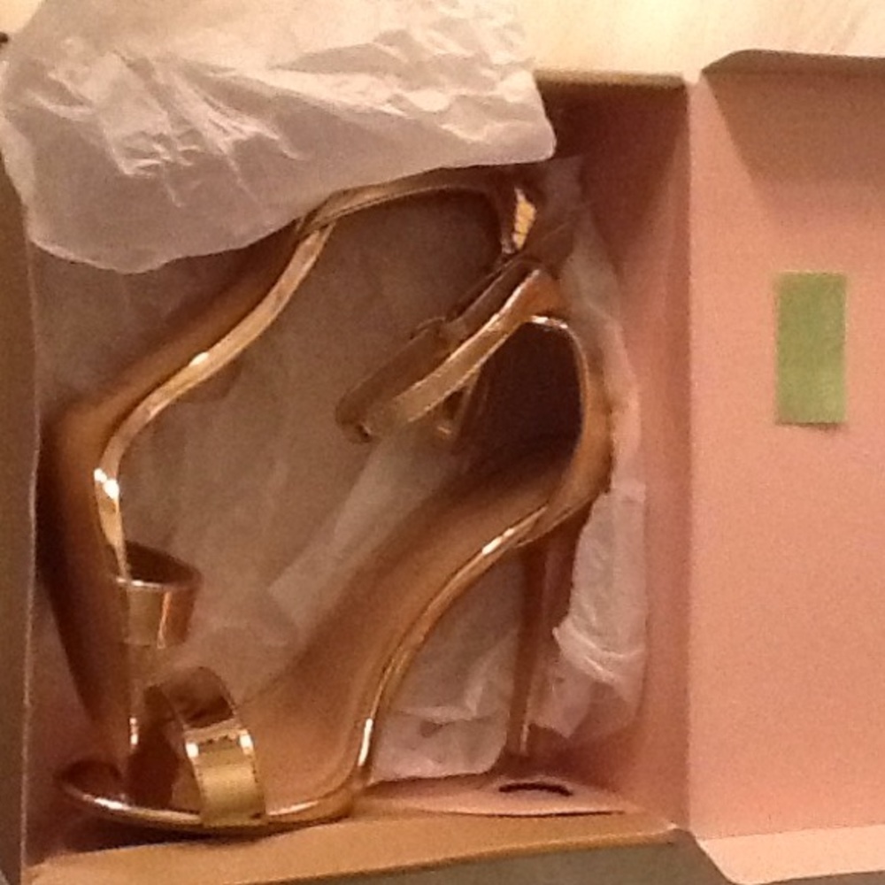 Heels - Picture 4 of 4